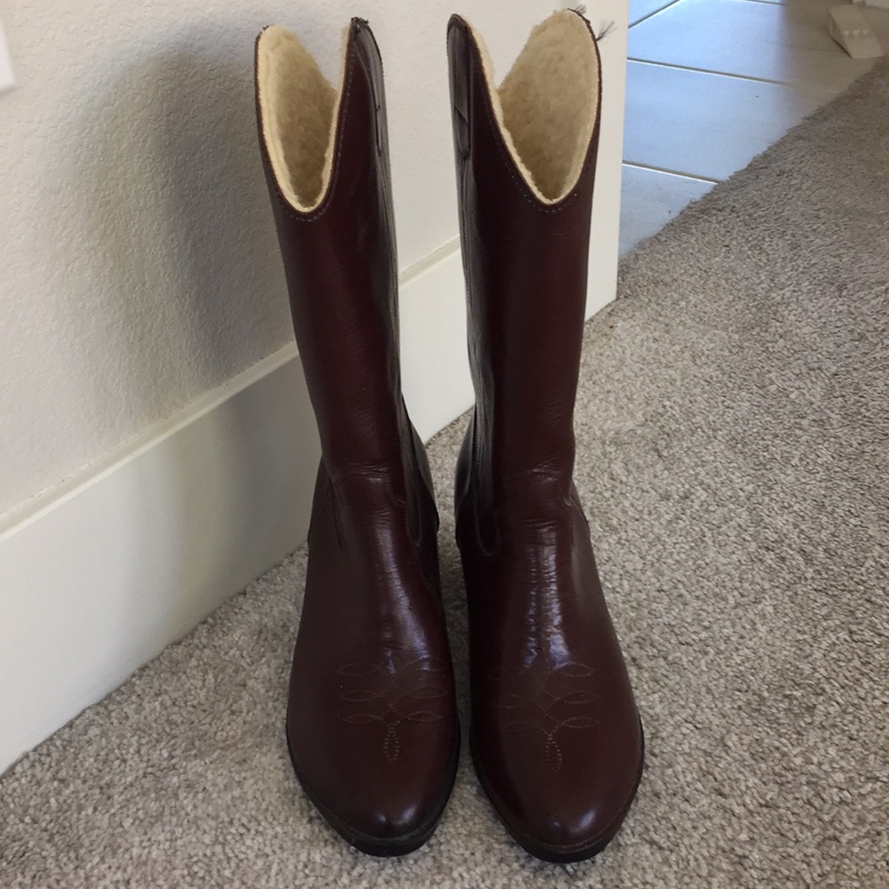 Leather-look boots with faux shearling interior